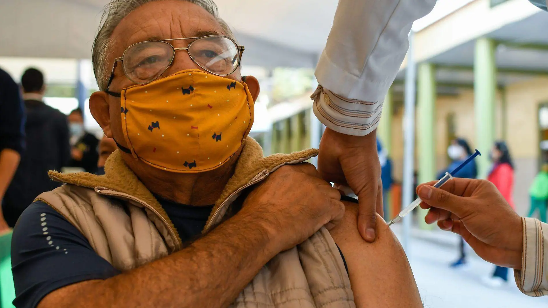 Vacunación anticovid de refuerzo para adultos mayores de 65 años iniciará este martes